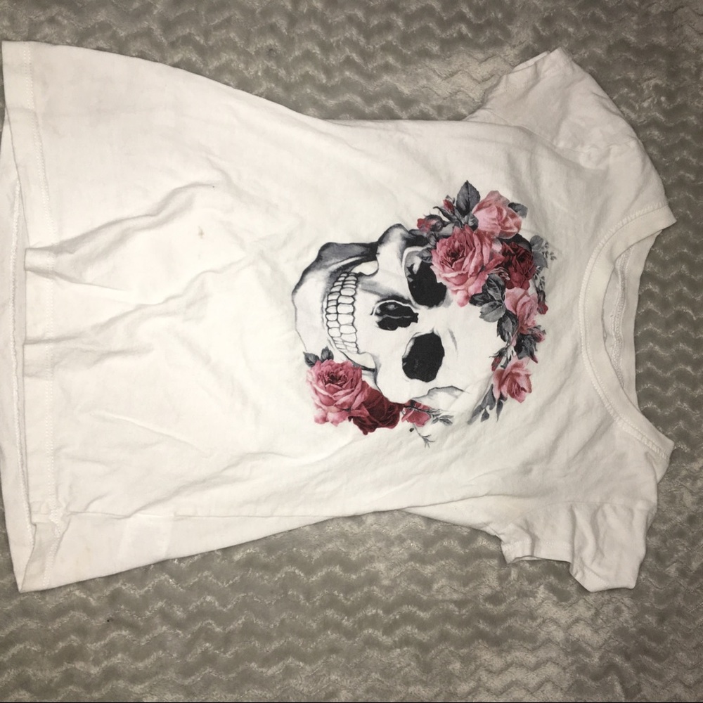 Graphic T-shirt.